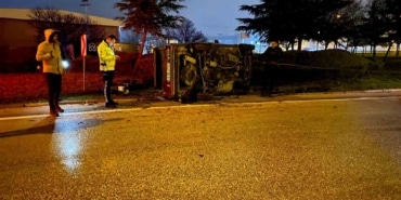 Refüje çarpan otomobil takla attı: 1 yaralı