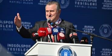 BAKAN BAK, İNEGÖL'DE SPOR TESİSİ AÇILIŞINDA KONUŞTU: "TÜRKİYE BİR SPOR DEVRİMİ YAŞIYOR" "TÜRKİYE'NİN DÖRT BİR YANINDA UEFA STANDARTLARINDA YAPILAN 36 TANE STADYUM VAR, DEVAM EDENLER VAR. YÜZLERCE KAPALI SPOR SALONLARI, 700'E YAKIN OLİMPİK VEYA YARI OLİMPİK YÜZME HAVUZLARI VAR" İNEGÖLSPOR'A MODERN TESİS
