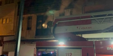 Bursa’da mobilya imalathanesinde yangın