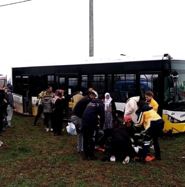 Kazadan acı haber...Otobüsle çarpışan otomobil sürücüsü hayatını kaybetti...
