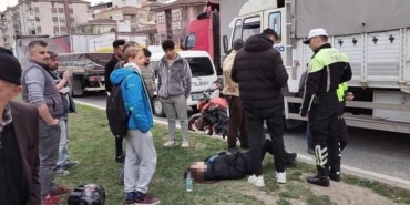 Motosiklet yayaya çarptı: 2 yaralı