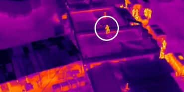 TORBACILAR ÇATIDAN KAÇTI... GARDIROPTA YAKALANDI... BURSA'DA NEFES KESEN "ŞİMŞEK" OPERASYONU: 60 GÖZALTI, 41 TUTUKLU, 2 EV HAPSİ, 17 ADLİ KONTROL İÇİŞLERİ BAKANI ALİ YERLİKAYA'NIN DUYURDUĞU BURSA'DAKİ ŞİMŞEK OPERASYONUNDAN NEFES KESEN GÖRÜNTÜLER BURSA İL EMNİYET MÜDÜRÜ DR. SABİT AKIN ZAİMOĞLU: "BURSA'YI KAN EMİCİ VAMPİRLERDEN TEMİZLEYECEĞİMİZE ANT İÇTİK, YEMİN ETTİK"