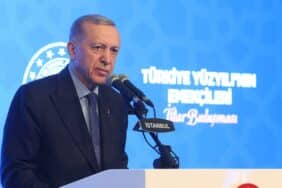 CUMHURBAŞKANI ERDOĞAN: "RAMAZAN BAYRAMI İKRAMİYELERİNİ 2-5 NİSAN TARİHLERİ ARASINDA EMEKLİLERİMİZİN HESAPLARINA YATIRMIŞ OLACAĞIZ" "İŞÇİLERDE SENDİKALAŞMA ORANI 2024 OCAK İSTATİSTİKLERİNDE YÜZDE 15'İ GEÇTİ" "EN DÜŞÜK MEMUR MAAŞI 2002 YILINA GÖRE REEL OLARAK YÜZDE 300 ORANINDA NOMİNAL OLARAK İSE 84 KAT ARTIŞ GÖSTERDİ"