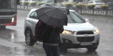 BURSA SAĞANAK YAĞIŞA TESLİM OLDU