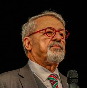PROF. DR. NACİ GÖRÜR: "DEPREM SİYASET ÜSTÜDÜR" "BELEDİYENİN BİRİNCİ GÖREVİ HALKIN DEPREM KÜLTÜRÜ HAKKINDA ÇALIŞMA YAPACAK" "6 ŞUBAT DEPREMLERİNDE 5 MİLYON TON DİNAMİTİN PATLAMASI GİBİ BİR ENERJİ ORTAYA ÇIKTI" "İSTANBUL'DA 350 MİLYON TONA YAKIN MOLOZ ÇIKACAK, BUNU NASIL GERİ DÖNÜŞÜME TABİ TUTACAKSINIZ" "15-20 SENE İÇERİSİNDE BÜTÜN ÜLKEYİ DEPREM DİRENÇLİ HALE GETİRİRİZ" "TÜRKİYE HİÇBİR ZAMAN DEPREMLERDEN KURTULAMAYACAK VE DEPREMLER BİTMEYECEK"