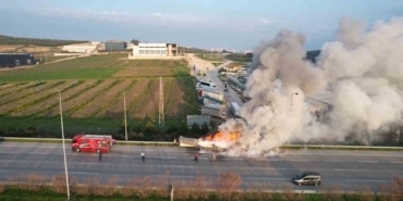 Bursa’da devrilen dorse alevlere teslim oldu, o anlar havadan görüntülendi