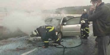 Bursa’da seyir halindeki otomobil alev aldı