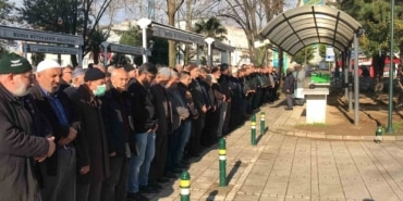 Depremden korkup 2. kattan atlayan genç gözyaşlarıyla toprağa verildi