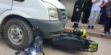 Ehliyetsiz motosiklet sürücüsü polisten kaçarken kaza yaptı: 2 yaralı