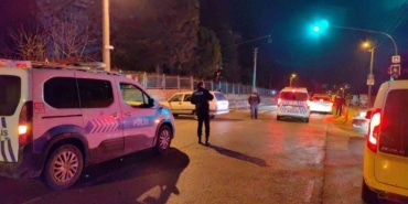 Ehliyetsiz sürücü babasından kaçırdığı araçla polisten kaçamadı