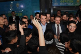Emek’te dev kalabalık Dündar’ı coşkuyla karşıladı