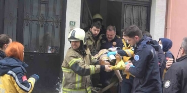 Evde çıkan yangında can pazarı: 2 yaralı