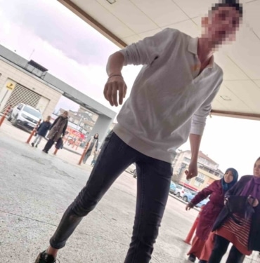 Sevgilisinin abisi önce darp etti, sonra biber gazı sıktı