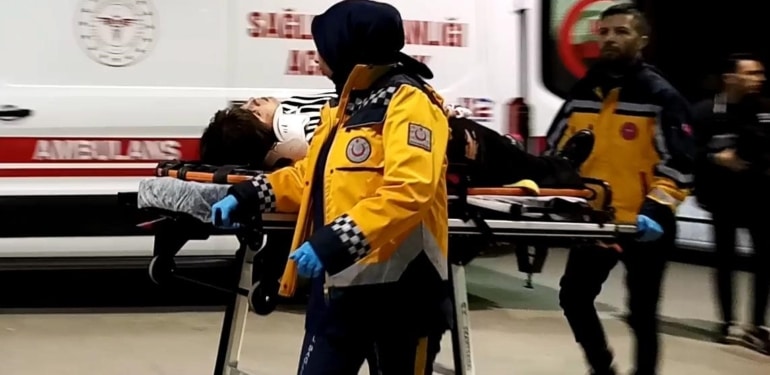 Takla atan araç 50 metre sürüklendi: 1’i ağır 4 yaralı