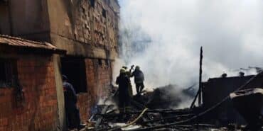 BURSA'DA 3 EV ALEV ALEV YANDI