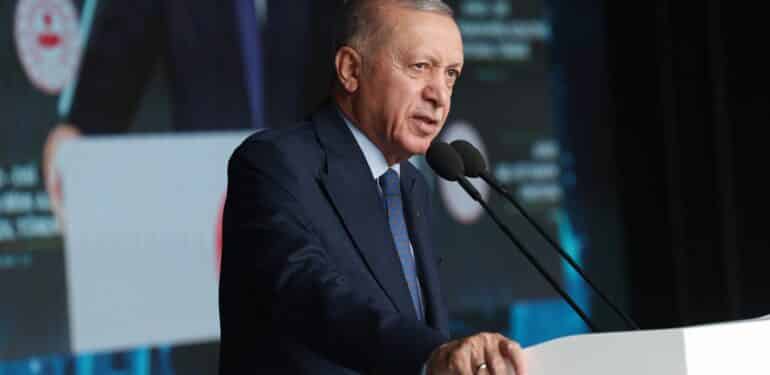 CUMHURBAŞKANI ERDOĞAN: "LAFA GELİNCE İŞÇİ HAKLARI KONUSUNDA MANGALDA KÜL BIRAKMAYANLARIN BU İŞ CİNAYETLERİNİN HİÇBİRİNDE SESİ SOLUĞU ÇIKMADI" CUMHURBAŞKANI RECEP TAYYİP ERDOĞAN: "YERLİ VE MİLLİ ÜRETİM OLAN EKSKAVATÖRLERİMİZ, ÖZELLİKLE SEL VE HEYELAN RİSKİ YÜKSEK BÖLGELERİMİZDE GÖREV YAPACAK" "COĞRAFYA KADERDİR SÖZÜNÜN NE DEMEK OLDUĞUNU BİZLER ÇOK İYİ BİLİYORUZ" "HER AY, 10-15 BİN KONUTUN TESLİMATINI YAPARAK YILSONUNA 200 BİN KONUTU TESLİMİ ETMEYİ HEDEFLİYORUZ" "KENTSEL DÖNÜŞÜM PROJELERİYLE ÜLKENİN DÖRT BİR YANINDA 3,3 MİLYON KONUTUN İNŞASINI TAMAMLADIK" "SADECE TAŞKINLARDAN DOLAYI OLUŞAN FATURA 4 MİLYAR DOLARI BULMAKTADIR"