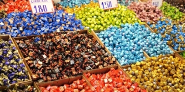 Bayram şekerleri tezgahlardaki yerini aldı