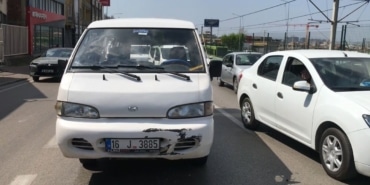Direksiyon başında bilincini kaybetti, 3 otomobile çarptı