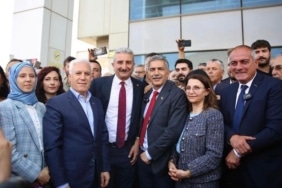 Gemlik Belediye Başkanı Şükrü Deviren görevi teslim aldı