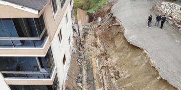 Gemlik’teki heyelanın boyutu havadan görüntülendi