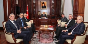 Göreve başlayan belediye başkanları, Vali Mahmut Demirtaş’ı ziyaret etti