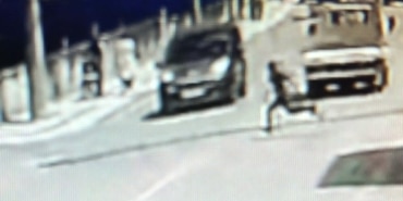 Hafif ticari aracın çarptığı çocuk metrelerce havaya uçtu