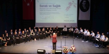 Hayat kurtaran hastane çalışanları, sesleriyle mest etti