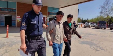 Kaçak yolla ülkeye giren 2 şahıs şehirlerarası otobüste yakalandı