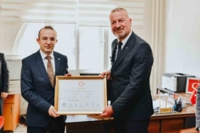 Karacabey Belediye Başkanı Fatih Karabatı mazbatasını aldı
