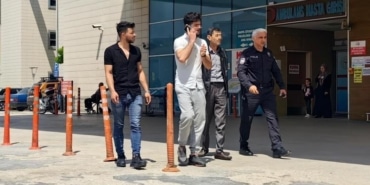 Kendilerini dolandıran şahsı darp ettiler