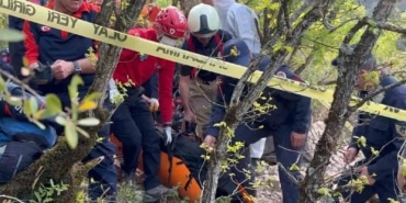 Ölen 3 definecinin cenazesi çıkarıldı...Baba oğul define kurbanı