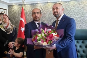 Orhaneli Belediye Başkanı Tayır mazbatasını aldı