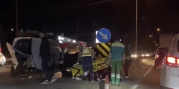 Otomobil ile hafif ticari araç çarpıştı: 9 yaralı