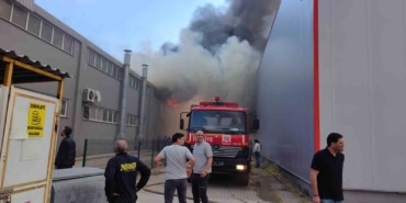 Sandalye fabrikası alevlere teslim oldu