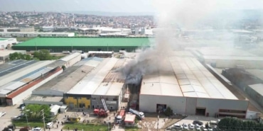 Sandalye fabrikasında çıkan yangın söndürüldü
