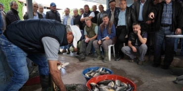 Tarihi Gölyazı’da 100 yıllık balık mezadı