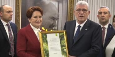 İYİ PARTİ’DE DEVİR TESLİM TÖRENİ YAPILDI