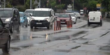 BURSA'DA SAĞANAK YAĞIŞ HAYATI FELÇ ETTİ
