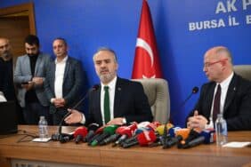 AKTAŞ VE GÜRKAN'DAN BOZBEY'E CEVAP AK PARTİ BURSA İL BAŞKANI DAVUT GÜRKAN: "BOZBEY DAHA BAŞKANLIĞININ BİRİNCİ AYINDA İCRAATLARIYLA BURSA'NIN ADINI VE İTİBARINI KARALADI" "BİRİNCİ AYIN SONUNDA HAVLU ATAN, BAHANELER ÜRETİP SEÇİM VAATLERİNİ YERİNE GETİRMEYEN BİR BÜYÜKŞEHİR BAŞKANINA TÜRKİYE İLK KEZ ŞAHİT OLUYOR"