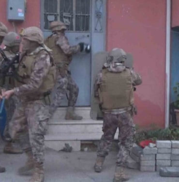 Çatılarda böyle kovaladılar...Bursa’da zehir tacirlerine helikopter destekli şok operasyon