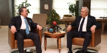 Cavit Çağlar’dan Başkan Şadi Özdemir’e tebrik ziyareti