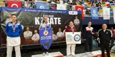 Karatede 1 altın 2 bronz madalya