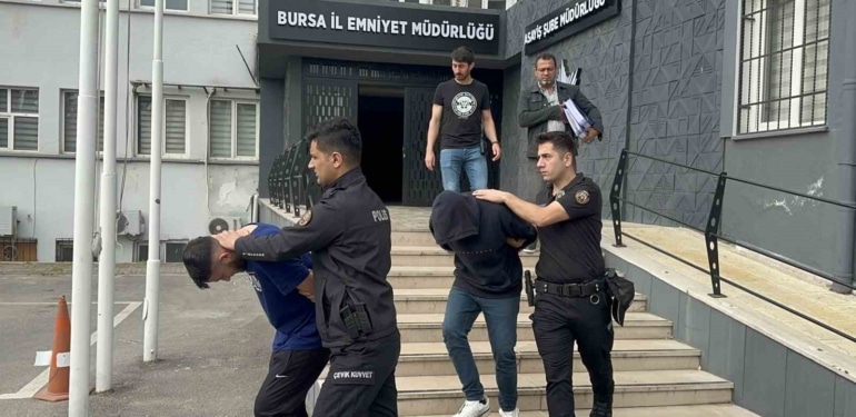 Sahte genç kız profili açarak vatandaşları dolandıran çete çökertildi
