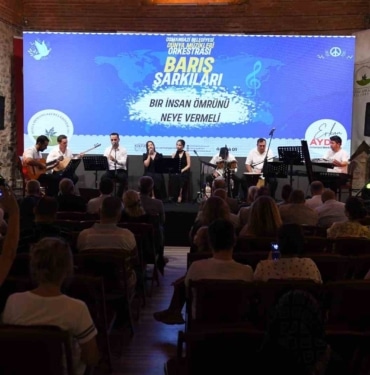 Şarkılar barış dolu bir dünya için seslendirildi