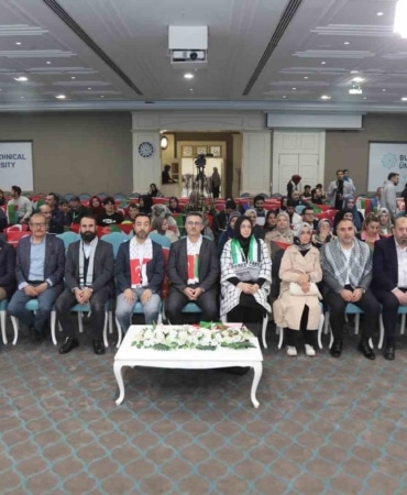 BTÜ’de şiirler Filistin için okundu