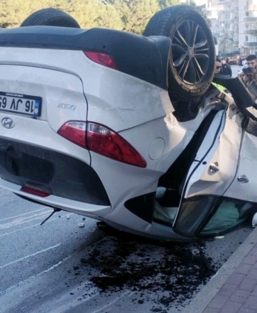 Takla atan otomobilden sağ kurtuldular
