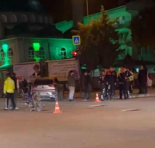 Polis ekiplerinden kaçarken araca çarptı, kovalamaca sonucu yakalandı