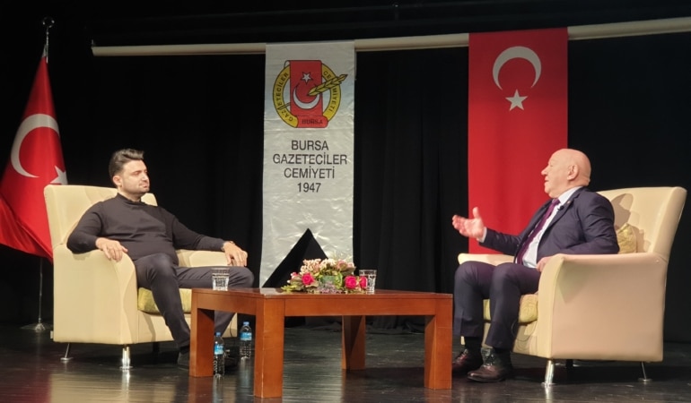 BURSASPOR BAŞKANI ENES ÇELİK; ESKİ YÖNETİCİLER ALACAKLARINI SİLMEZLERSE REZİL EDERİZ