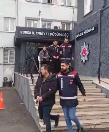 Kendilerini banka çalışanı olarak tanıtıp, 18 kişiden 2.5 milyon lira dolandırdılar