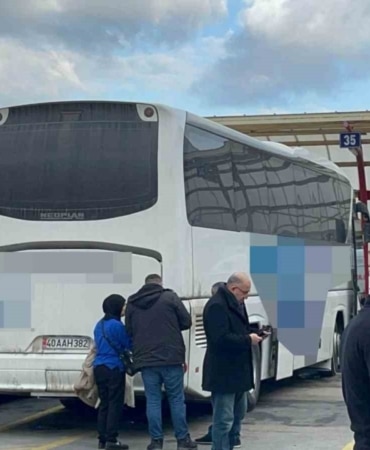 Kilometrelerce herkes onu uyuyor sandı otobüs mola verince öldüğü anlaşıldı